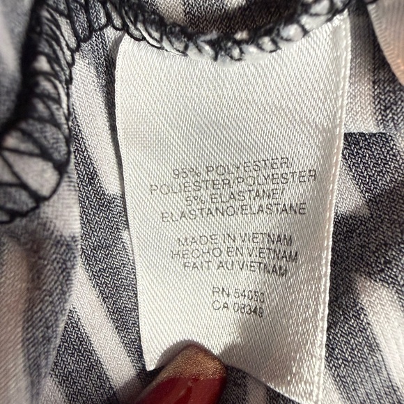 Jones Studio Black and White Sleeveless Top - Picture 7 of 8